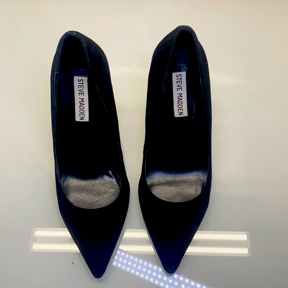 Steve Madden Black suede heels size 7.5 in excellent condition